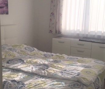 Moderne, Top Gepflegte 2 Zimmer Wohnung mit Terrasse und Garten in ... - Photo 1