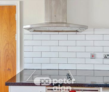 Falcon Drive, Cardiff Bay, Cardiff - Photo 3