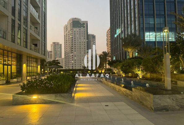 luxurious 3BHK | Free Parking | Free Amenities - Photo 1