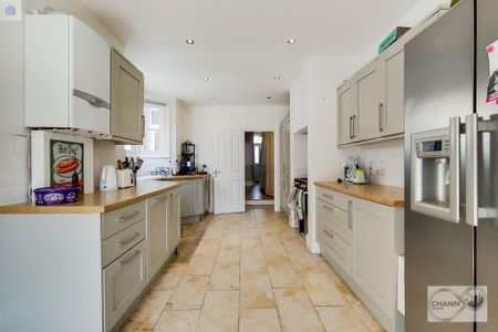 1 bedroom in a house share to rent - Photo 4