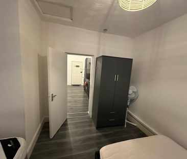 1 Bed Flat, New Barn Street, E13 - Photo 3