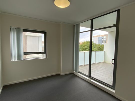 Spacious Two Bedroom, Two Bathroom Apartment in Pacific Square - Photo 1