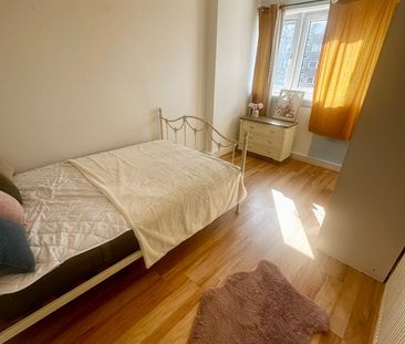 Room in a Shared Flat, Chilcombe House, SW15 - Photo 1