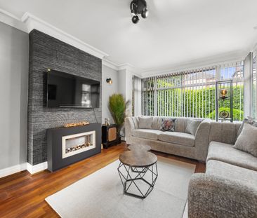 3 Bed Detached House, Carrholm Mount, LS7 - Photo 1