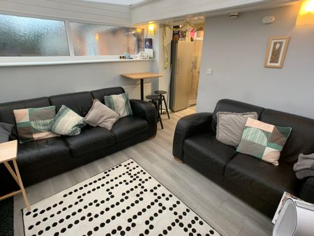 Moins Court, Osbaldwick - P10610 - Photo 3