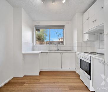 Charming and Secure Two-Bedroom Apartment , Prime Location!!!! - Photo 4