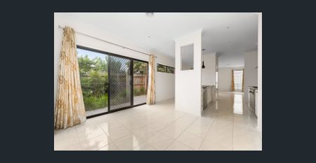 Stunning 4 bedroom home FHSZ - close to all amenities - Photo 2