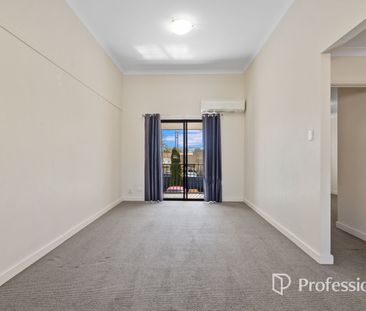 Fantastic Sunlit Apartment in Prime Midland Location! - Photo 3