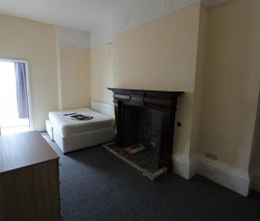 5 bedroom flat to rent - Photo 3