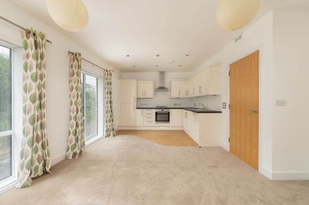 Oliver Court, Weston - Photo 4