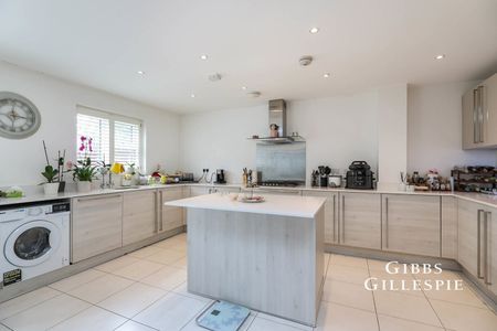 5 Bedroom Townhouse to rent - Photo 3