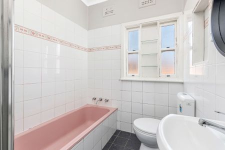 THREE BEDROOM SPACIOUS HOME - Photo 5