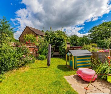 4 bedroom end of terrace house to rent - Photo 3