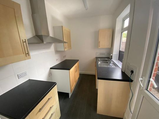 2 bedroom terraced house to rent - Photo 1