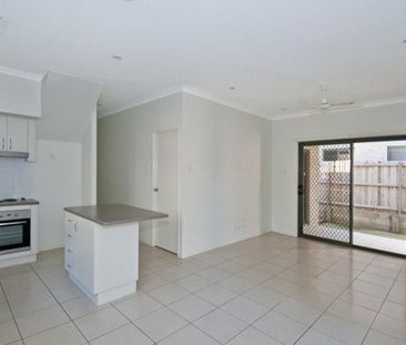 Family Home in quiet small complex - Photo 2