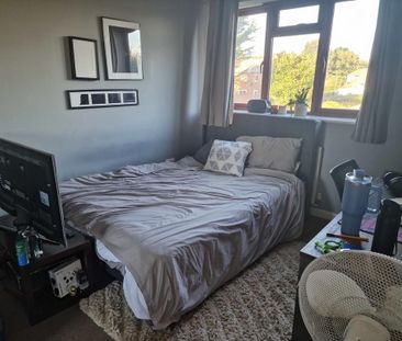 4 bedroom end of terrace house to rent - Photo 1
