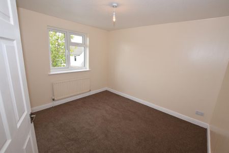 4 bedroom detached house to rent - Photo 3