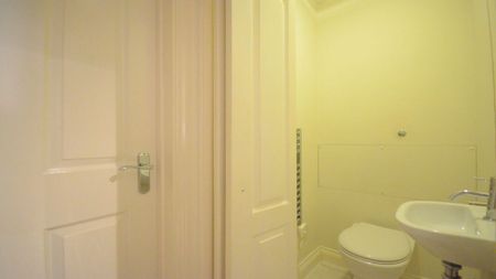 2 bedroom coach house to rent - Photo 4
