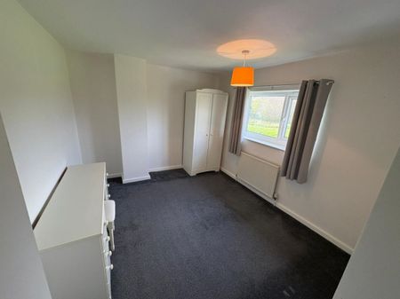 3 bed Semi-Detached - To Let - Photo 2