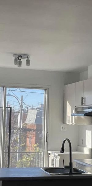 5½ Lumineux |Haut Triplex - Photo 1