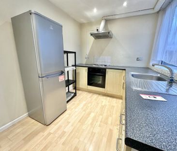 Stonehouse Lane, Coventry - - Photo 6