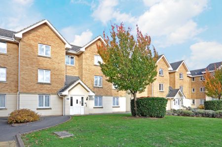 Lloyd Close, Cheltenham, Gloucestershire - Photo 4