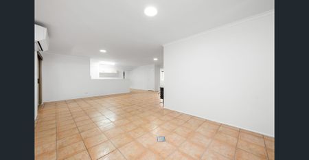 Big Sprawling 4 Bed, 2 Bath Low-set - Photo 2