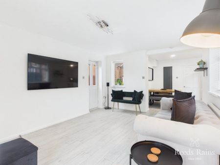 3 bedroom semi-detached house to rent - Photo 3