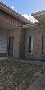 FOUR (4x) BEDROOM BRICK-VENEER HOME WITH DOUBLE GARAGE. AN LOVELY RURAL VIEWS. HAS ENSUITE AND COVERED OUTDOOR AREA - Photo 4