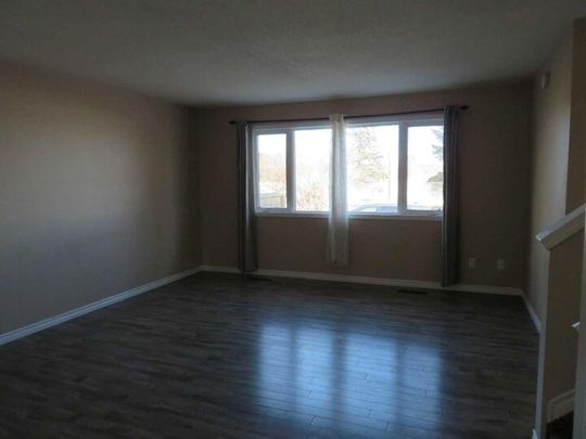 5524 49 Avenue 3 Lloydminster, SK S9V 0V4 - Photo 1