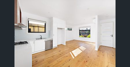 Modern 2 Bedroom Residence For Rent Just Moments To Everything! - Photo 3