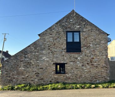 Two Bedroom Detached Barn Conversion For Rent in Fabulous Location ... - Photo 1