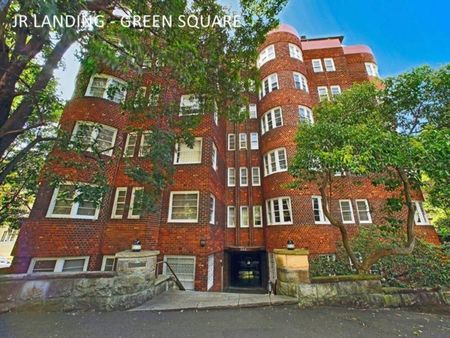 Art Deco Building I Moments to Shopping Centre I Oversized Living - Photo 4