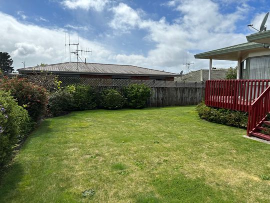 Family home in desirable location - Photo 1