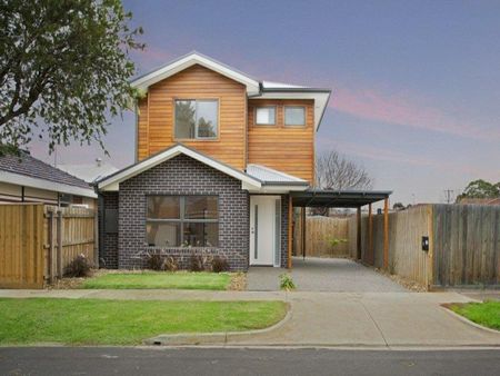 Register to Inspect // Luxurious Living in the Heart of Yarraville - Photo 4