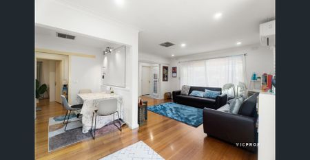 Comfortable Family Living in a Prime Lalor Location - Photo 4
