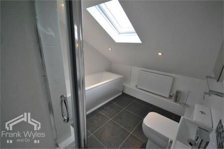 2 bedroom flat to rent - Photo 4