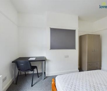 6 bedroom Town house To Let - Photo 5