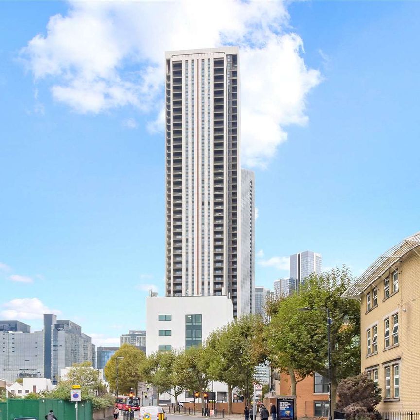 This two-bedroom apartment at One Thames Quay combines luxury, style, and convenience, delivering an exceptional living experience in the vibrant heart of Canary Wharf. - Photo 1