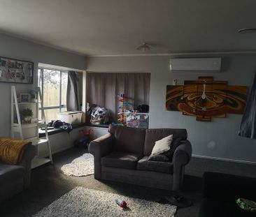 3 Bed Home with Extra Room Space – Secure Backyard - Photo 1