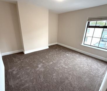 4 bedroom end of terrace house to rent - Photo 6
