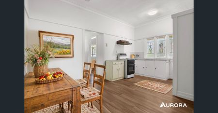 LARGE UPDATED 2 BEDROOM UNIT - Photo 4