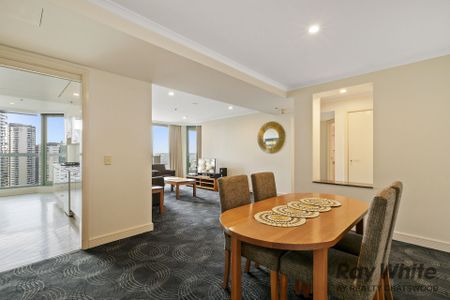 Contemporary residence located In The Heart Of Chatswood - Photo 2