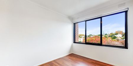 ONE BEDROOM APARTMENT IN CENTRAL LOCATION - Photo 2