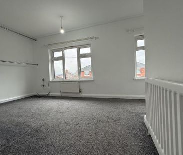 2 bedroom semi-detached house to rent - Photo 2