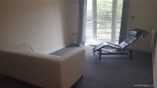 2 bedroom property to rent in London - Photo 1