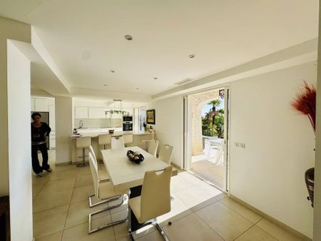 Location Maison 10 pièces 328m² NICE 06000 - Photo 2