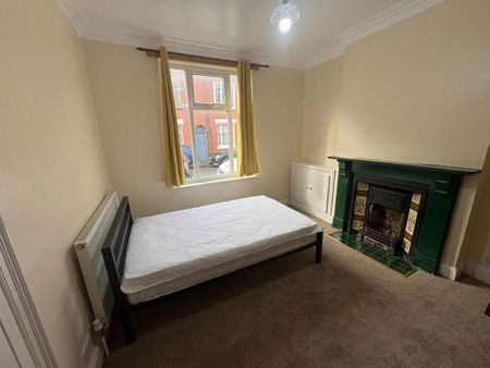 4 bedroom terraced house to rent - Photo 3