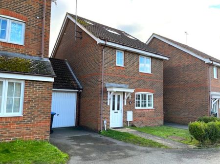 4 bedroom Link Detached - Campion Road, Hatfield - Photo 3