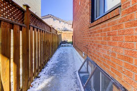 For Lease - 301 Old Harwood Avenue, Ajax, Ontario - Photo 5
